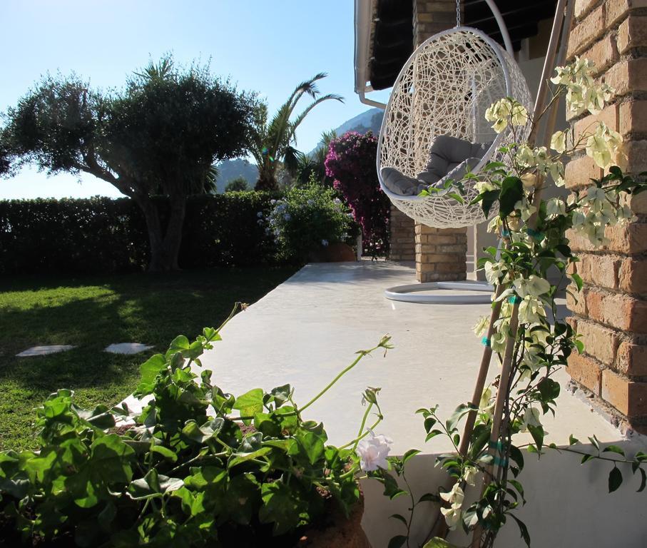 Seafront Calista Beach House With Garden Glifada Dış mekan fotoğraf