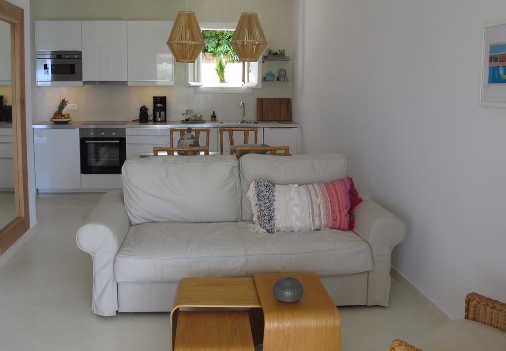 Seafront Calista Beach House With Garden Glifada Dış mekan fotoğraf