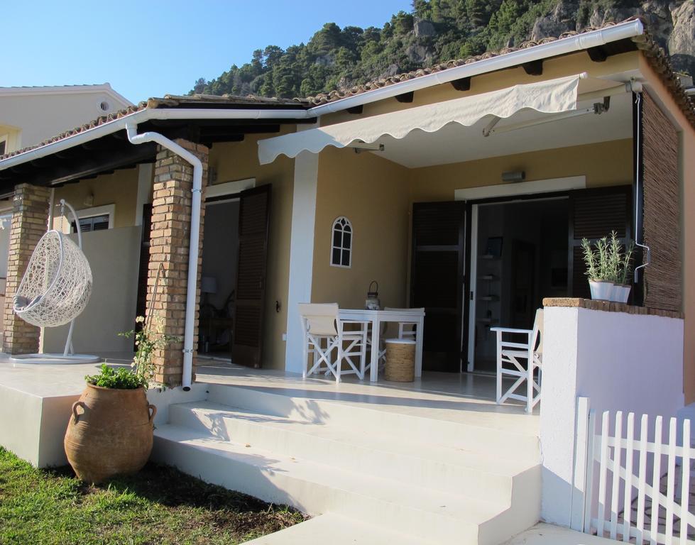 Seafront Calista Beach House With Garden Glifada Dış mekan fotoğraf