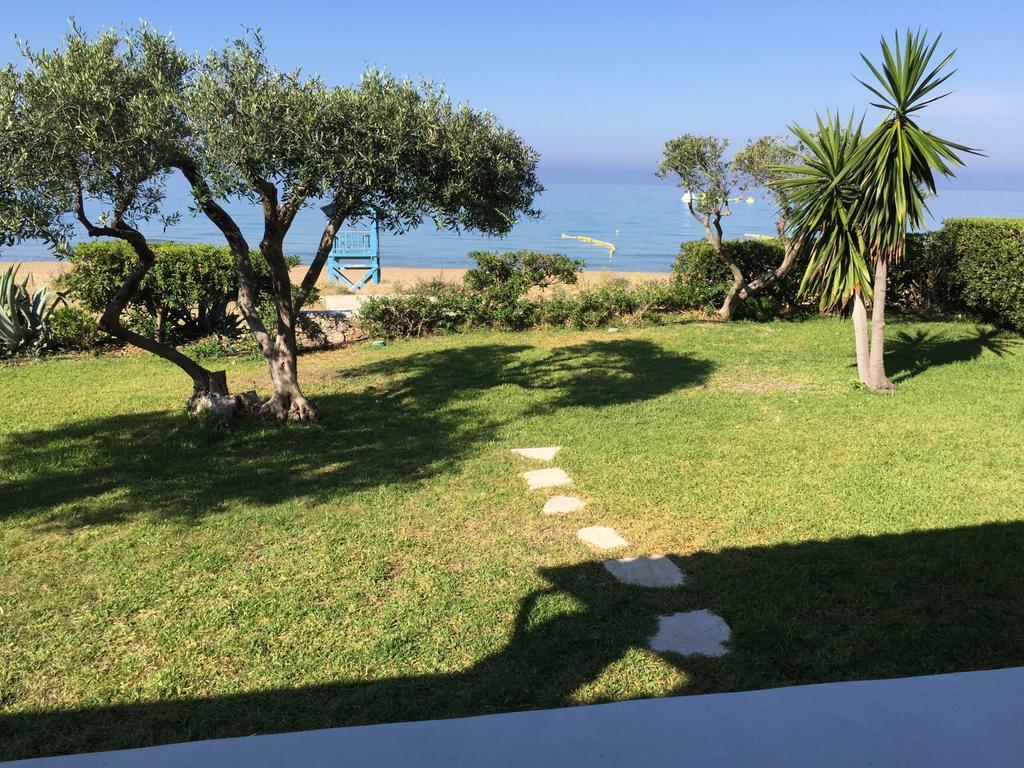 Seafront Calista Beach House With Garden Glifada Dış mekan fotoğraf