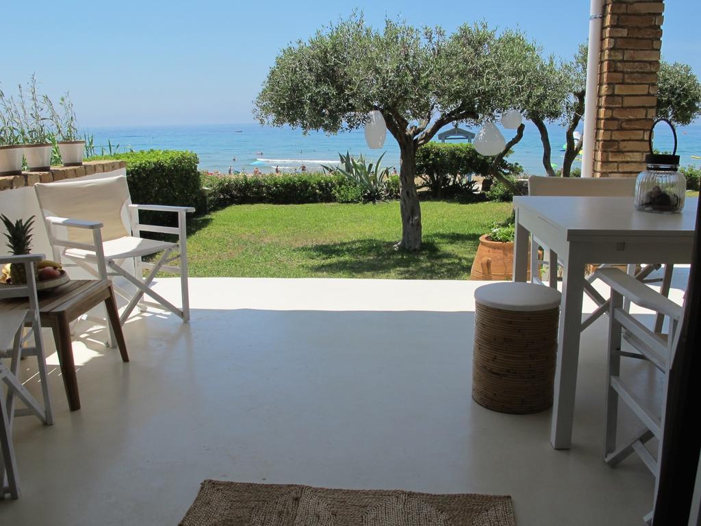 Seafront Calista Beach House With Garden Glifada Dış mekan fotoğraf
