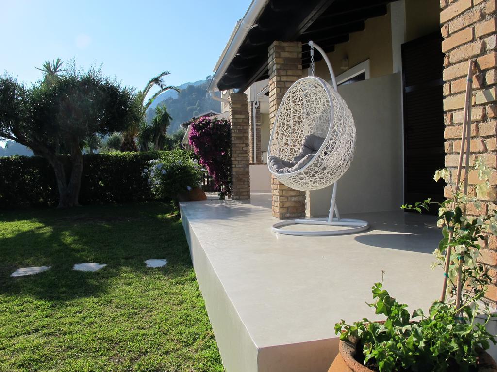 Seafront Calista Beach House With Garden Glifada Dış mekan fotoğraf