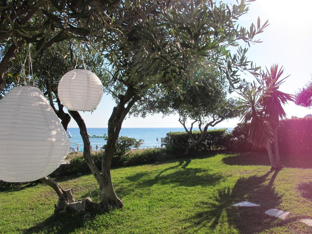 Seafront Calista Beach House With Garden Glifada Dış mekan fotoğraf