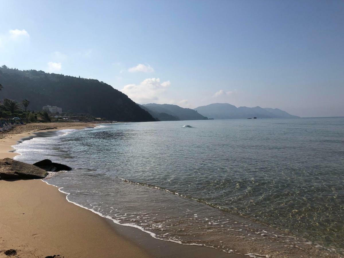 Seafront Calista Beach House With Garden Glifada Dış mekan fotoğraf