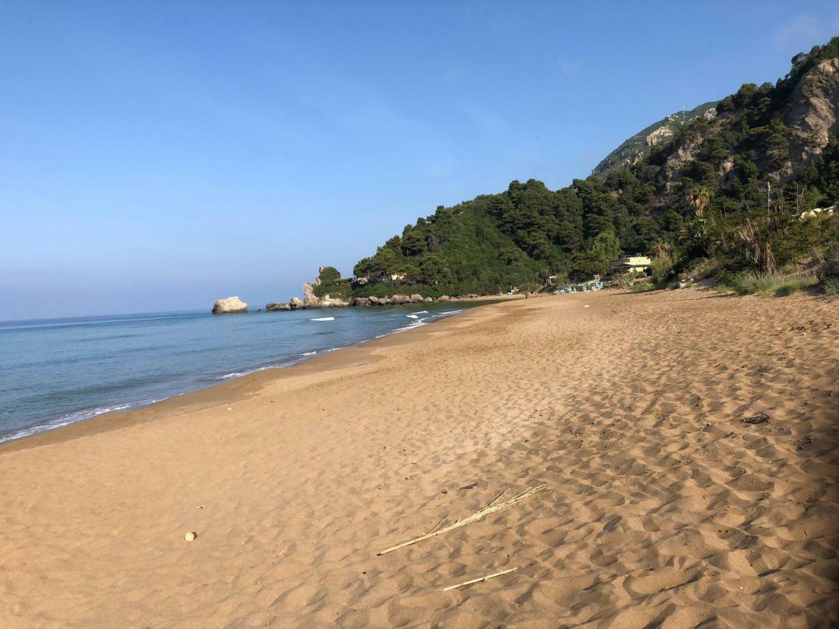 Seafront Calista Beach House With Garden Glifada Dış mekan fotoğraf